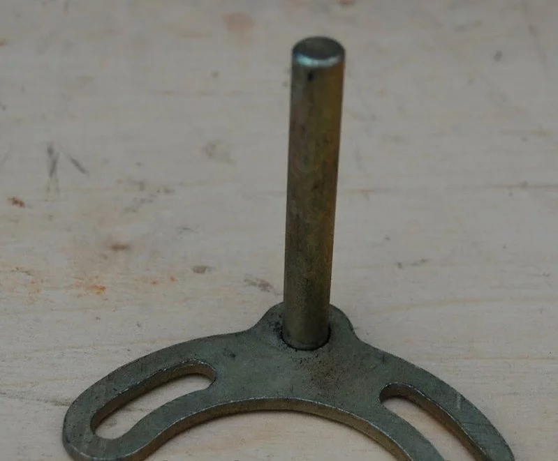 купить Фиксатор рычага регулировочного среднего моста